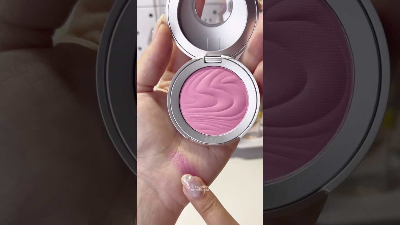 pretty girl winter is coming sooooon 🤍 