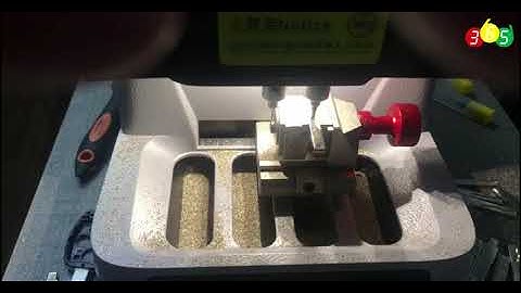 CG Godzilla Key Cutting Machine Cut BMW HU100R Key  OBDII365