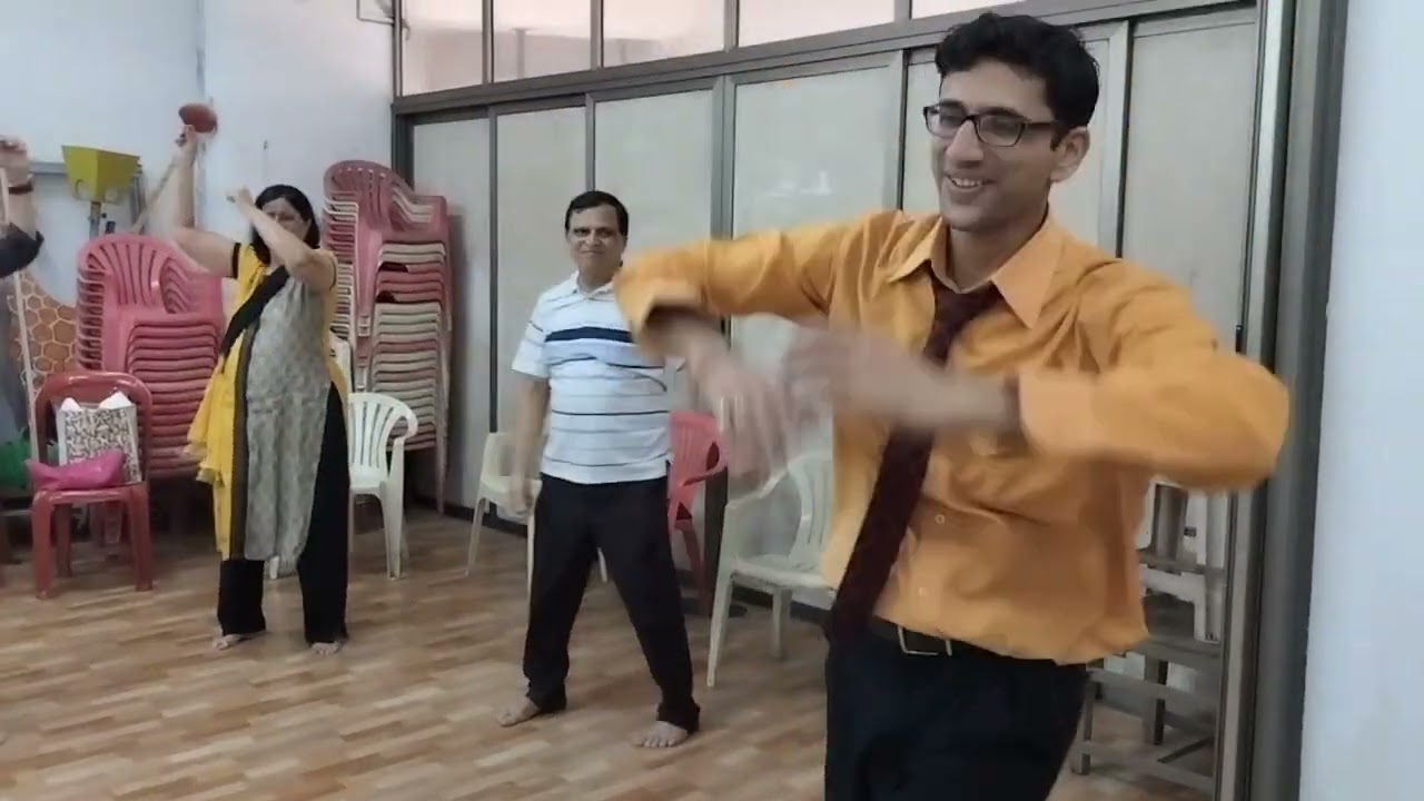 Galyan sakhli sonyachi- senior citizens dance 🩰🪩 dance therapy 