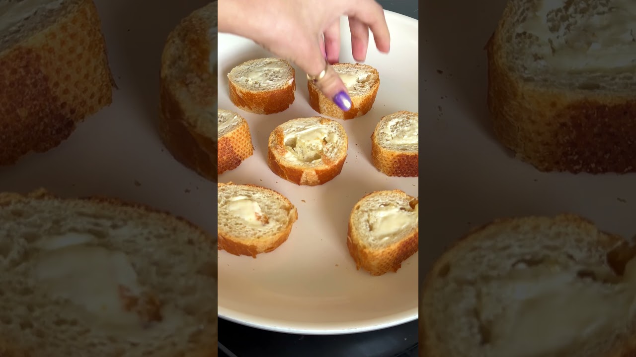 Baked Brie With Joyfully Grown Pears & Crostini 