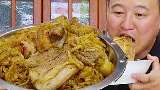 Mukbang Asmr |  25 Pounds Of Pork Belly Aqiang Makes Pork Belly Stew With Sauerkraut.