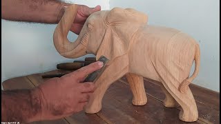Escultura de Madeira de um Elefante
