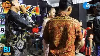 DINDING KACA - VITRI AULIA - OM MUSTIKA