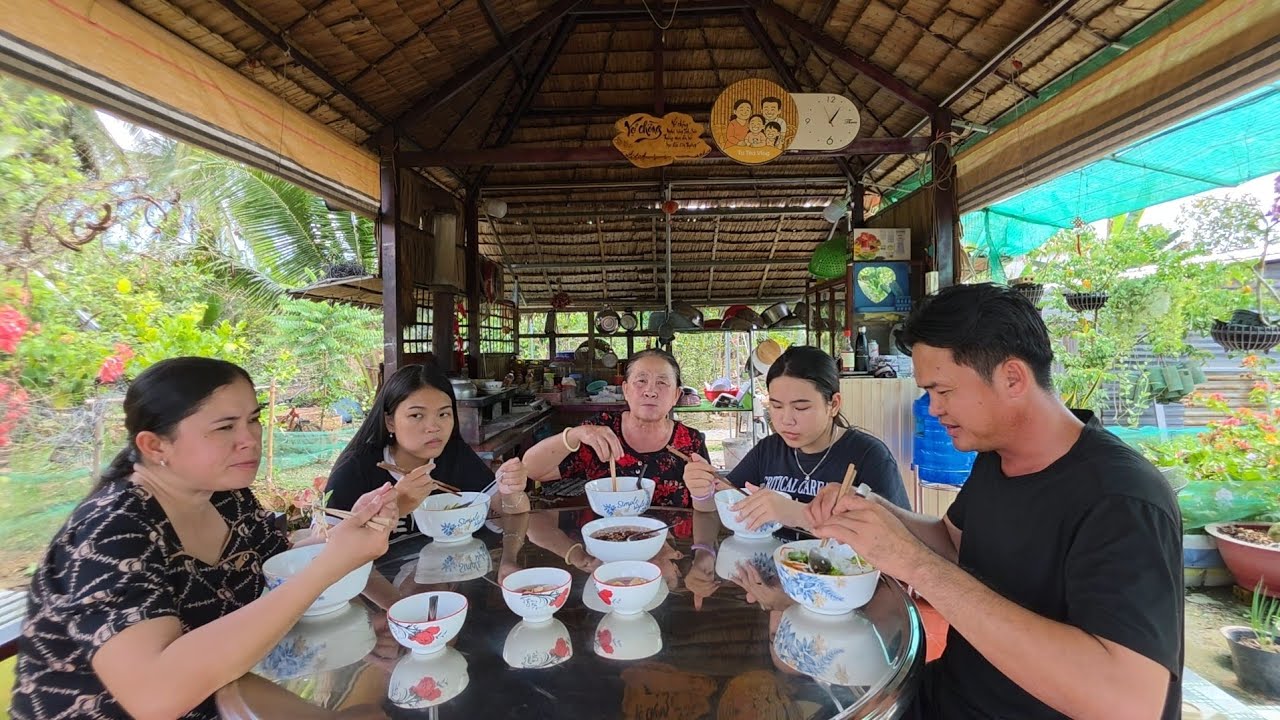  Trong Một Ngày Đặc Biệt Bà Xả Vào Bếp Làm Cả Hai Món | TTVlog 