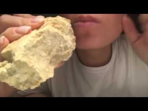 Ем глину с печки