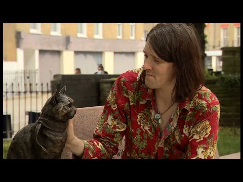 Statue to street cat Bob unveiled in Islington Green (UK) - BBC London News - 15th July 2021