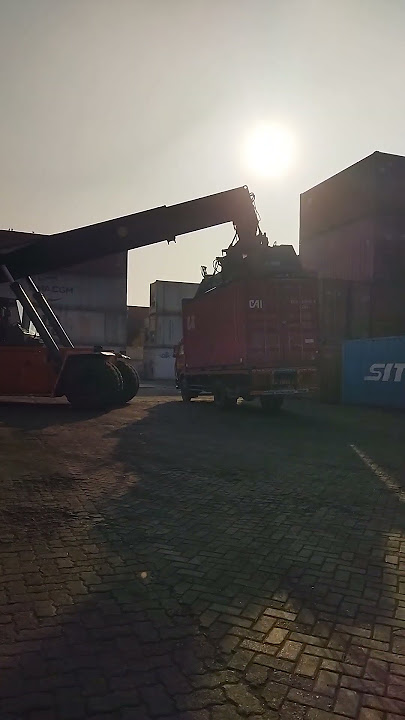 20 feet container loading.....