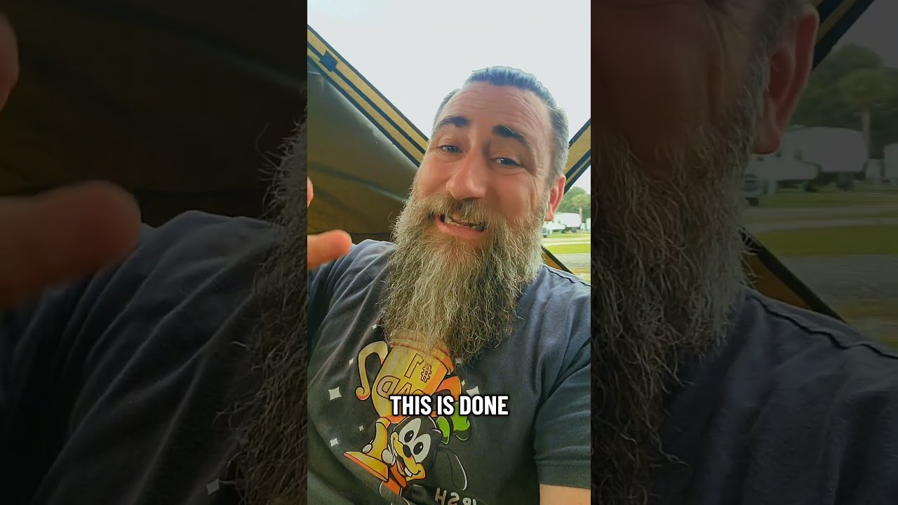 Обратите внимание на мотивы вашего стола. 