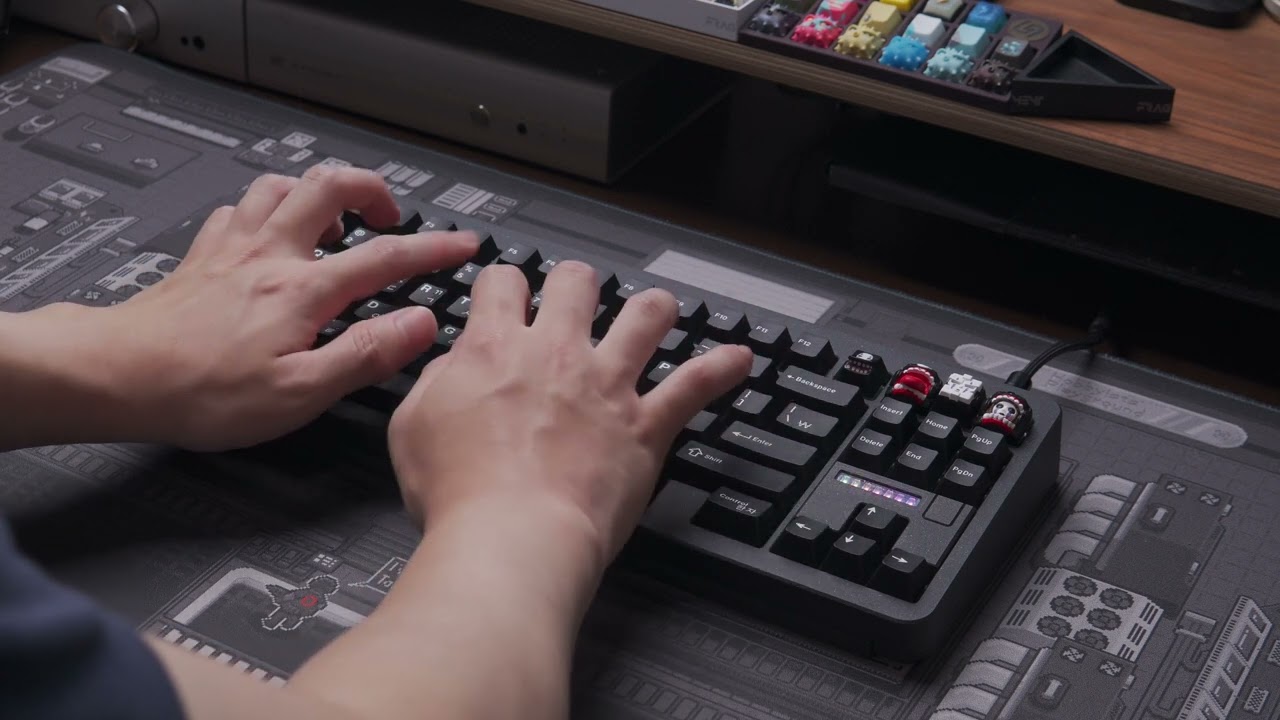 Matrix Lab Mr.Hat Santa pad Pinkキーボード Matrix Lab IM+ Mr Hat [Santa] — Lightning Keyboards