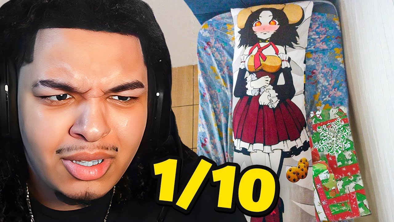 Оцениваю сомнительные рождественские подарки, которые дарят мои зрители.