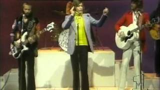 Video thumbnail of "Bee Gees Massachusetts, 1974 on Mike Douglas Show"