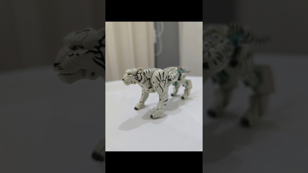 Transform! (bot - alt) Robot Toys RT-04 not Tigatron