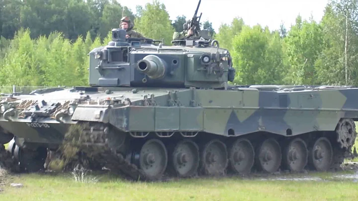 A Leopard tank doing some  drills in Turku, Finland