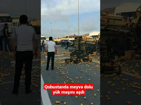 Qobustanda meyvə dolu yük maşını aşdı