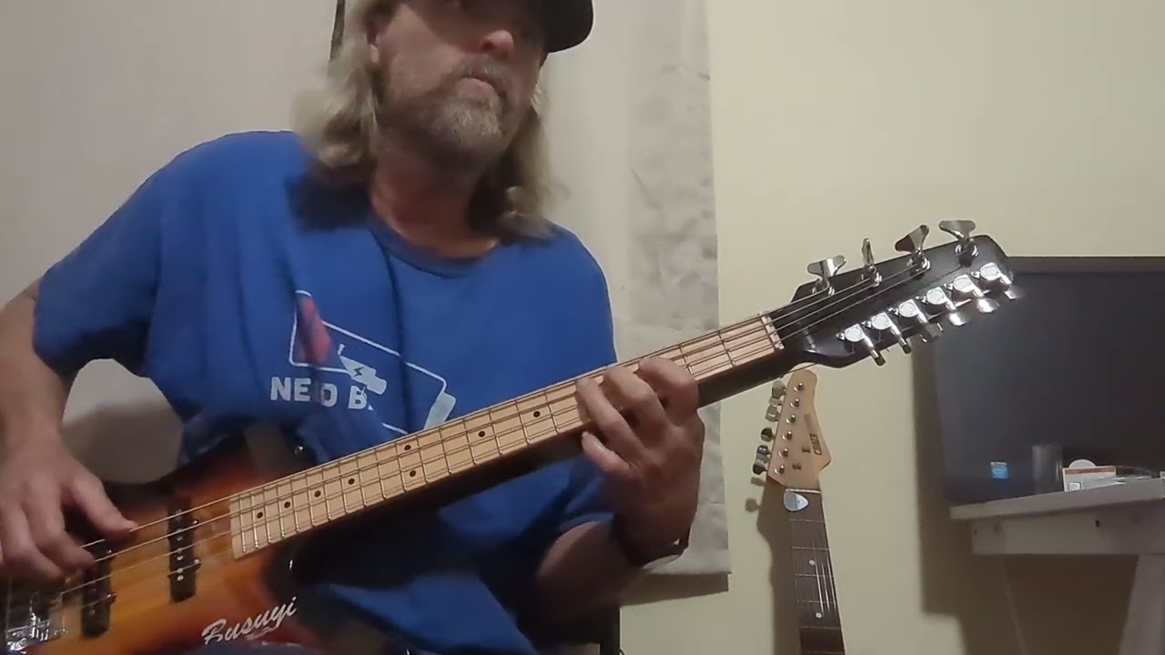 Busuyi Mini Pro 4 string bass/6 string guitar jam session.