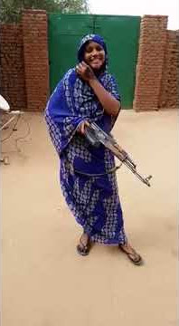 حتى النساء تعلمن ضرب السلاح في دارفور