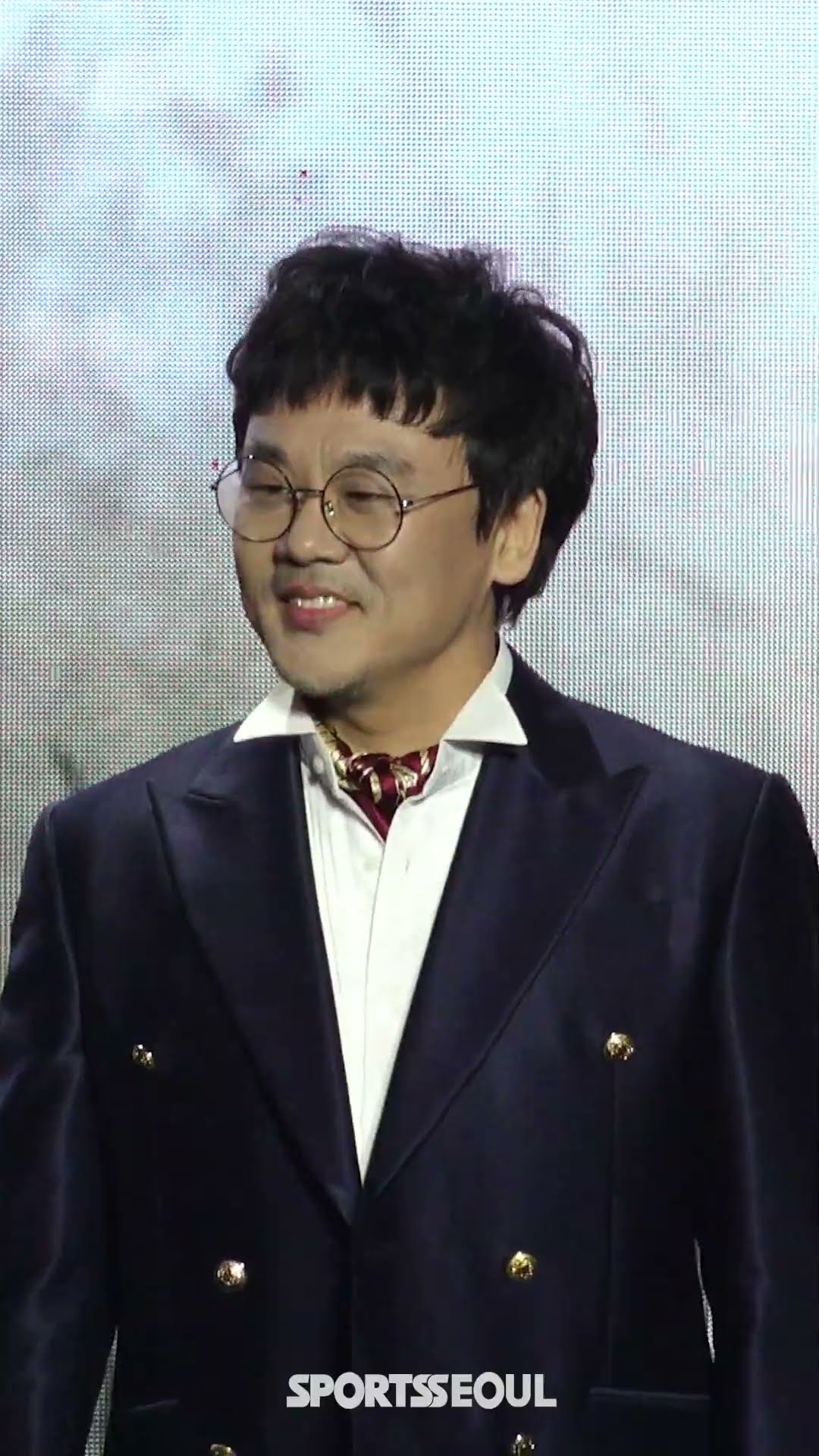 김인권, 훈훈한 미소