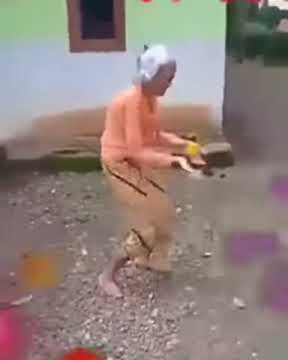 Video kocak nenek nenek joget😂