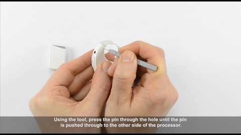 Removing the Earhook from the Naída CI [English Subtitles]