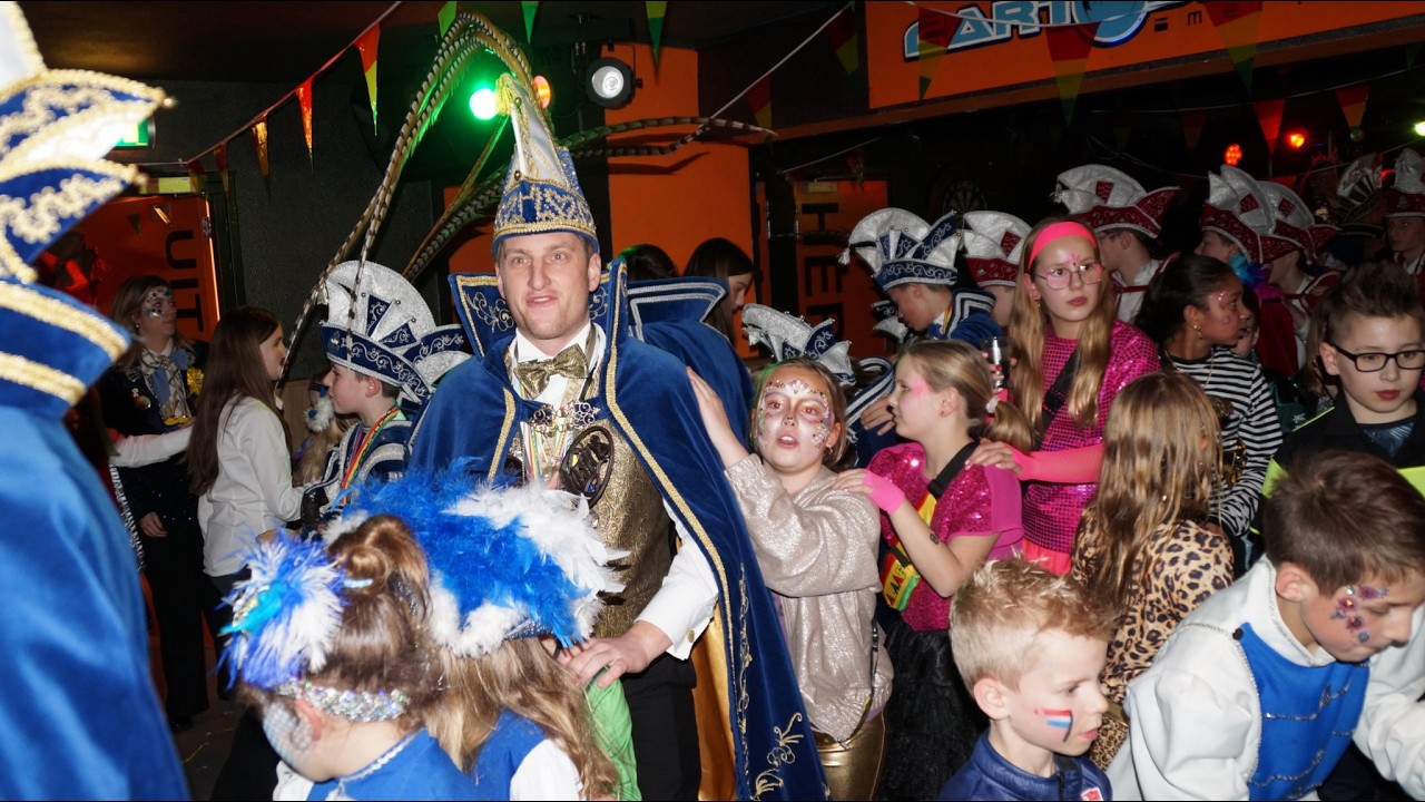 JNA Carnavalsbal 2026. Binnenkomst van Prins Paul I, Jeugdprins Levi I en Jeugdprinses Lotte II.