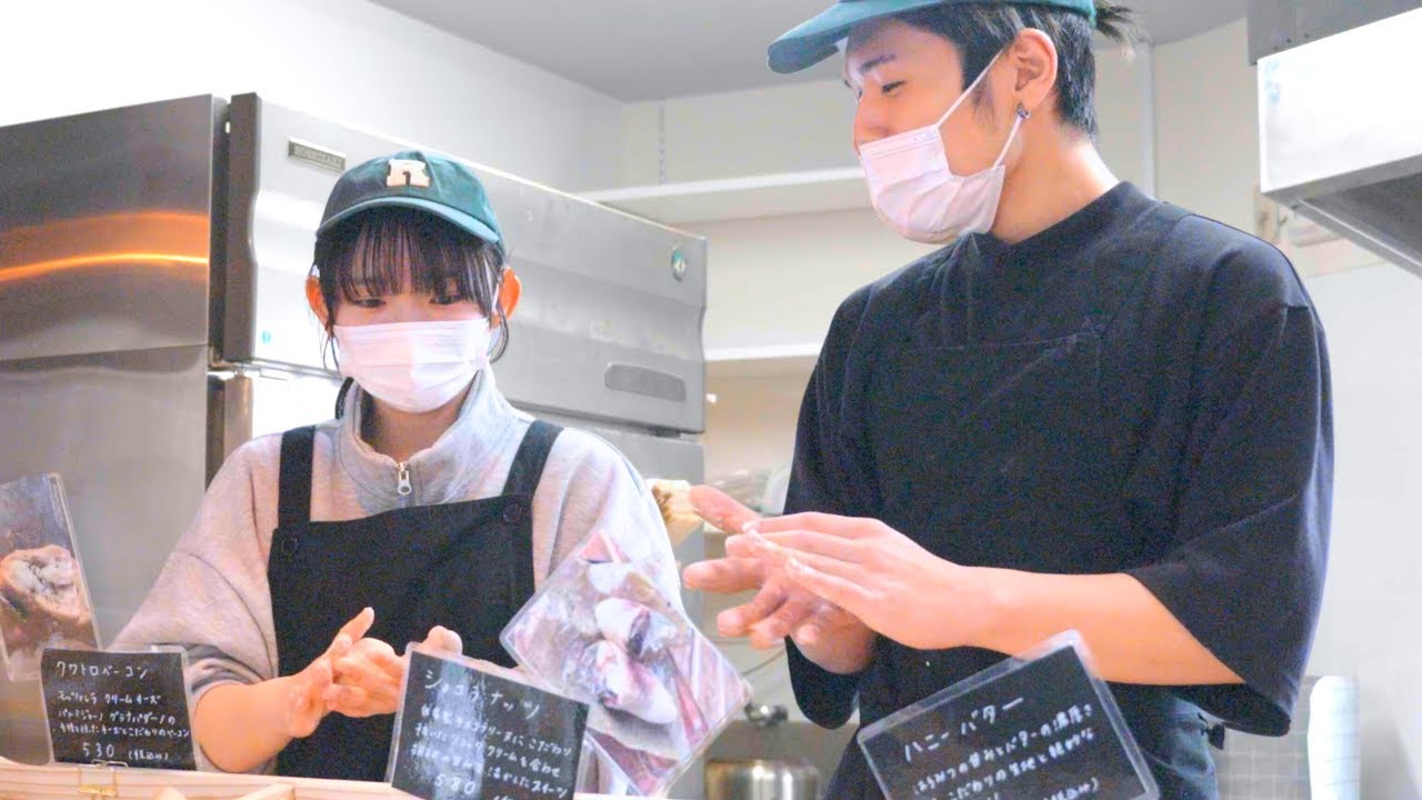 Вдохновляющая история 18-летнего парня, управляющего магазином жареной пиццы. японская уличная еда