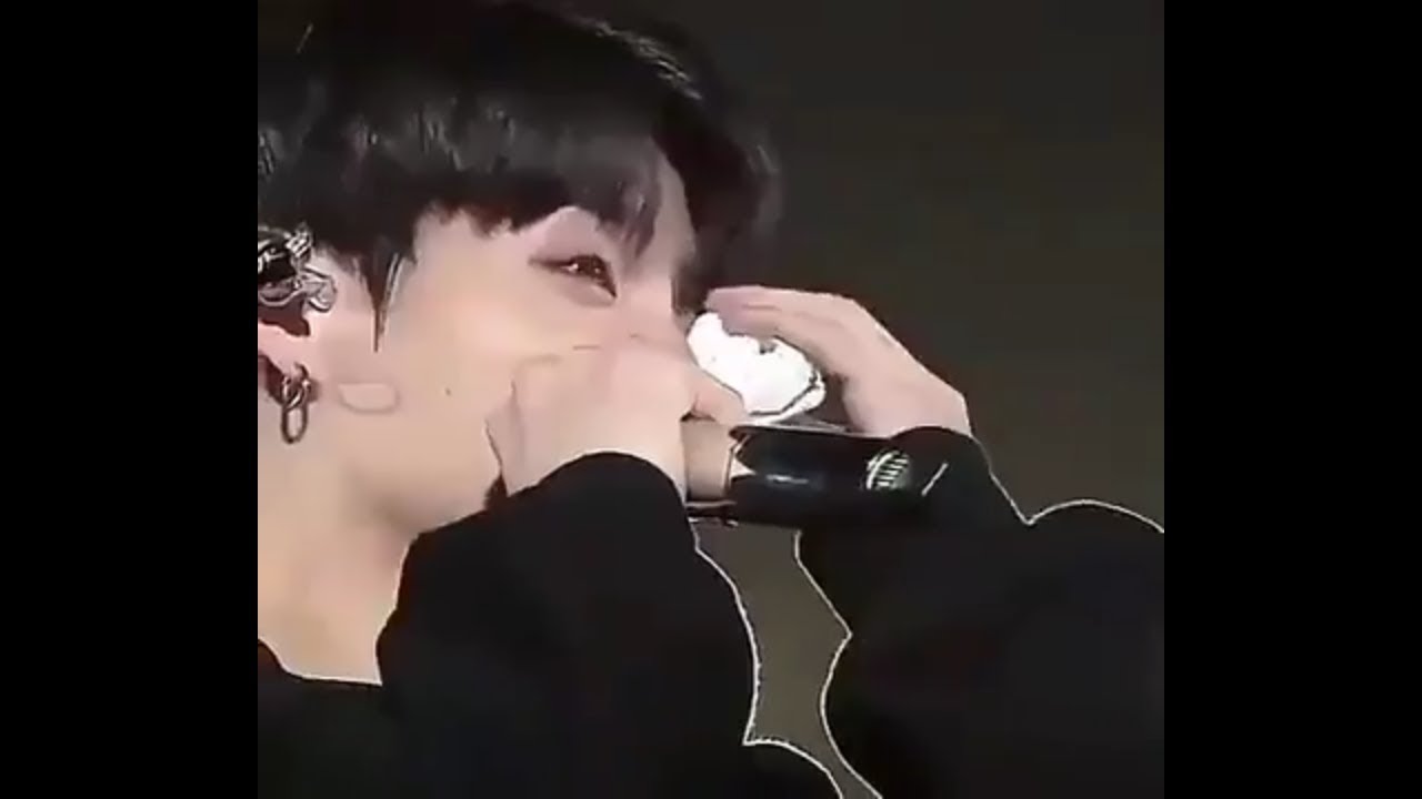 Jungkook cried in their concert, why?
