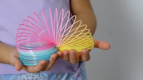 Oorsprong en geschiedenis van het Slinky-speelgoed!