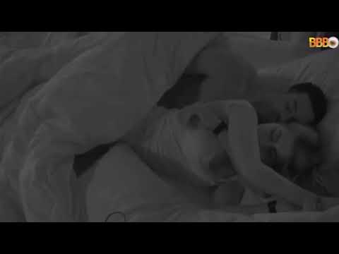 Jade e Paulo André dormem juntos de conchinha