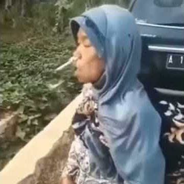 VIRAL MEDIA ONLINE || NENEK GOKIL #1 Lihat apa yang ia lakukan