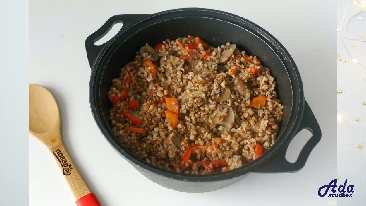 гречка с курицей. как приготовить гречку с курицей на сковороде с морковью и луком. гречка по-купечески с куриной печенью. гречневая каша с овощами. гречка на сковороде.