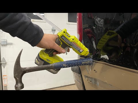 Ryobi P305 One+ 18V Lithium Ion Cordless Hot Glue Gun w/ 3 Multipurpose Glue Sticks (Battery Not Included / Power Tool Only)