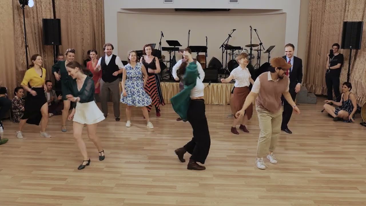Lindy Hop Non Stop 2022: Elle Brenecki and her Solo Jazz Students' Performance