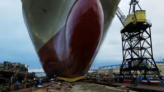 ship launch 10 awesome waves fails and close calls..