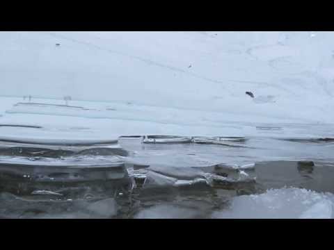 Video: Astronoomid On Kinnitanud Jää Olemasolu Kuul - Alternatiivne Vaade