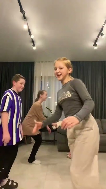 Тусня @AmelkaKaramelka #амелька #amelka #амелькакарамелька - YouTube