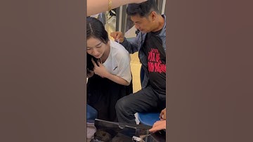 Tiết Cương ký tên hẳn lên áo gái xinh, vợ anh biết được có ghen không nhỉ?