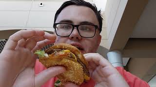 Chill Will Eats Jc Wings Superstition Springs Mall Cheeseburger
