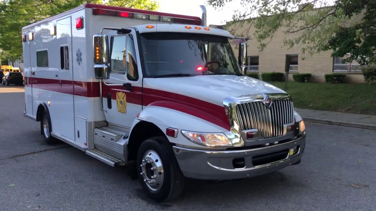 2003 International Horton DT 466 :Medium Duty Ambulance FOR SALE: