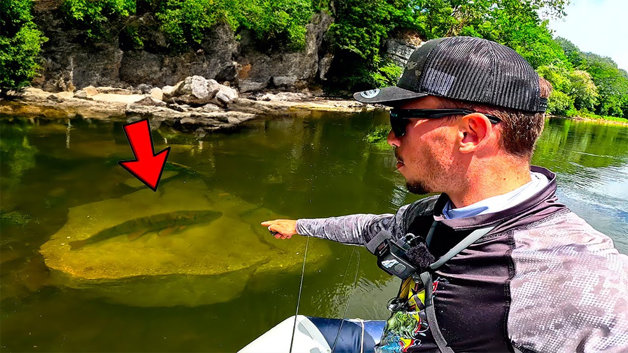 J'explore cette rivière et pêche une grosse surprise dedans ! (Pêche aux leurres)