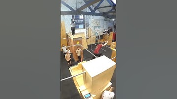 A swing in a parkour speed course? 😍😍