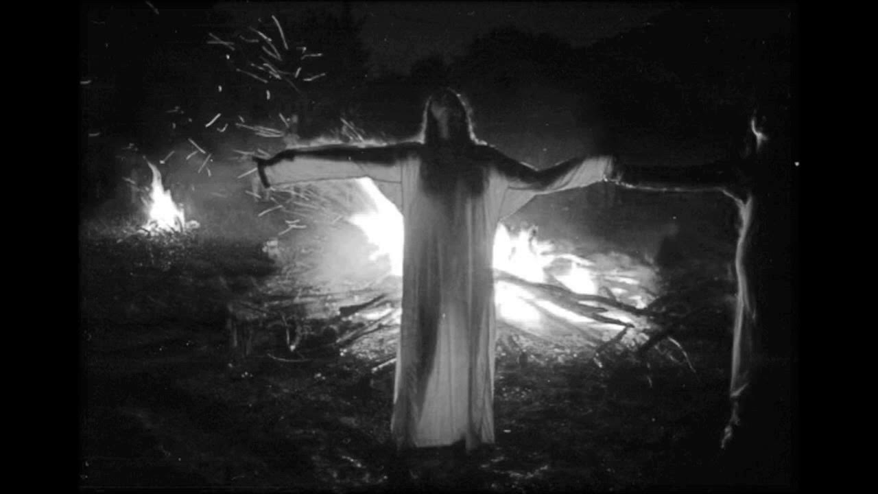 Ивана купала нечистая сила. Ивана купала нечистая сила. Мавка славянская мифология. Ивана купала девушки с венками. Ночь на ивана купала русалки.