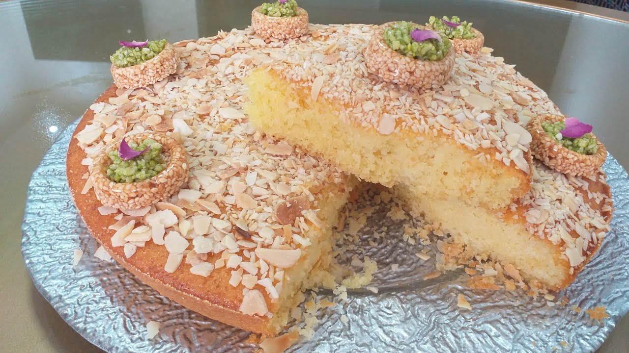 بسبوسة لذيذة بزاف وهشيشة والحق يقال رائعة جدا تستحق التجربة وكوني انت الحادكة