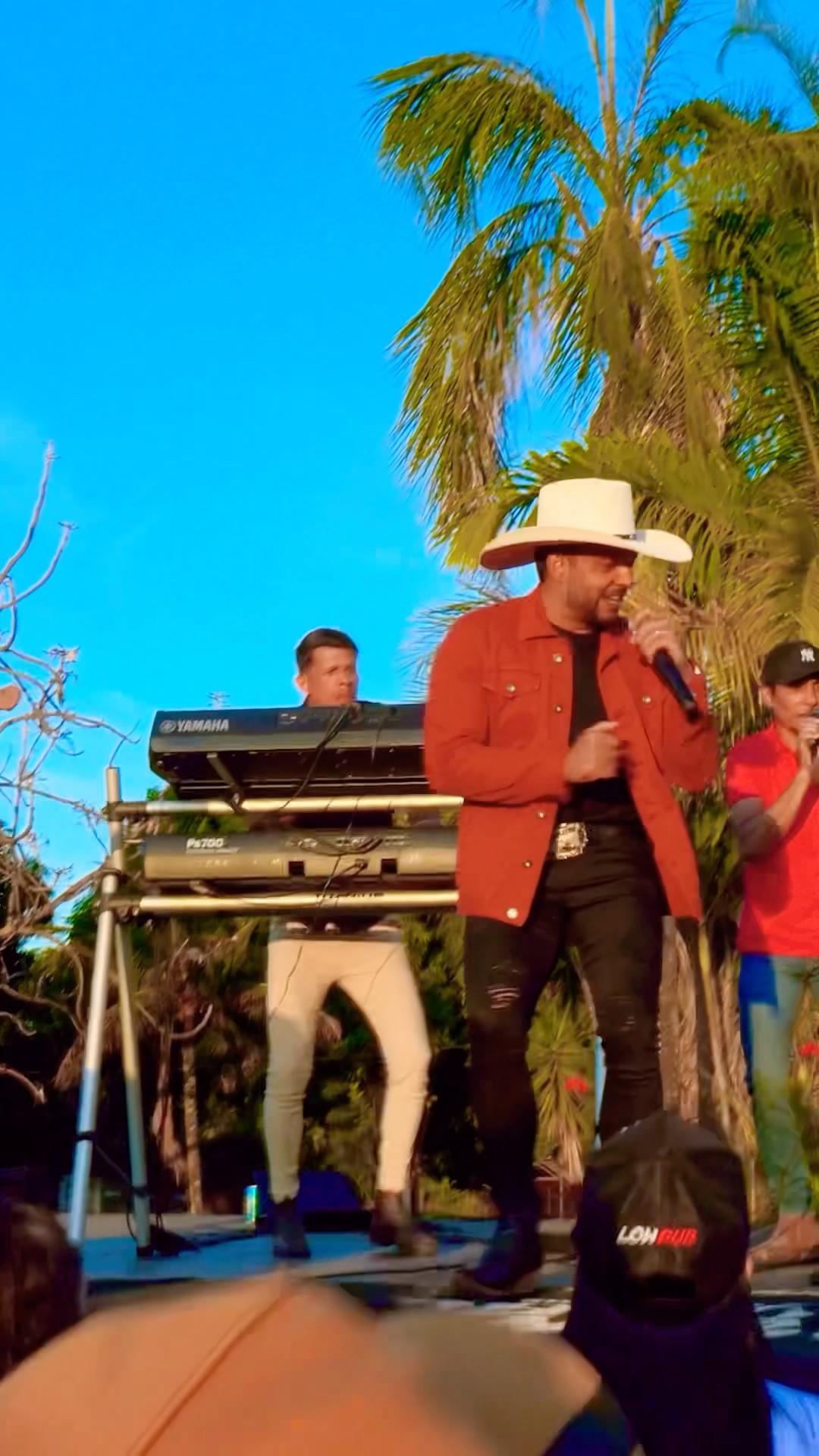 Leãozinho do forró lança mais uma música com seu filho Alejandro Rodrigues bota esse #boanoiteee