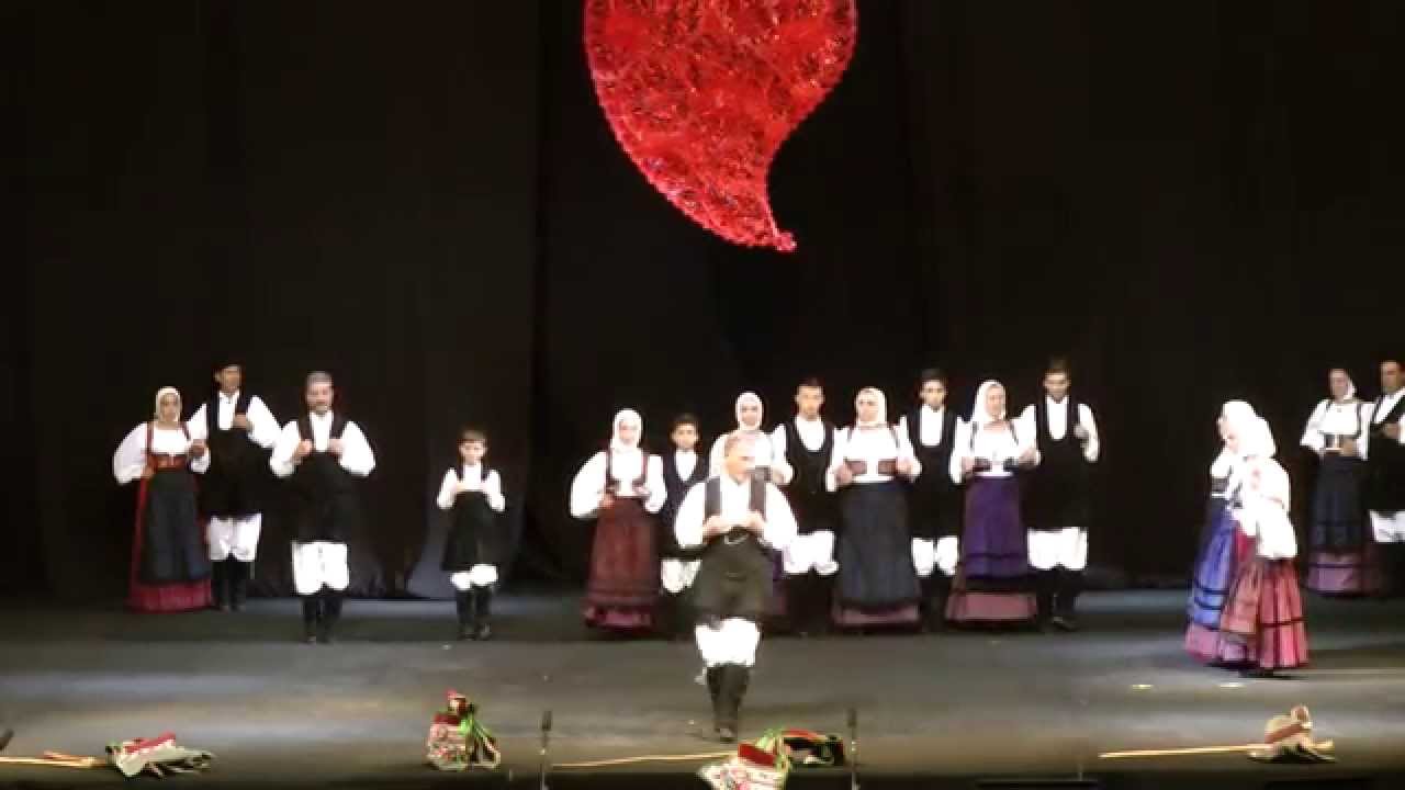 folcloristico sinonimo Sardinian folk dance: Su Trobeddau