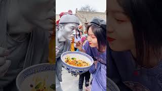 How Come This Beauty Even Eats The Food In My Mouth?#silverman #statue #performance #funny