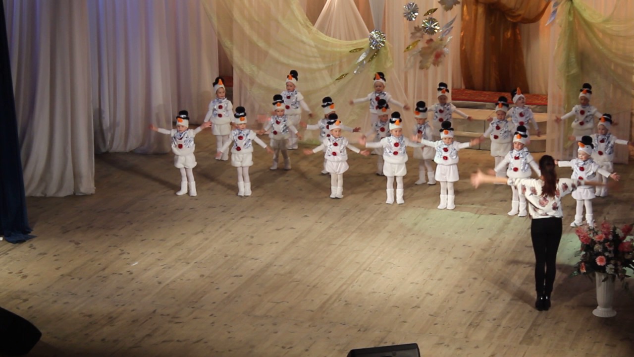 Задоринки - Танец снеговиков (самое первое выступление малышей, 27/11/2016)
