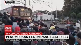 Penumpang KRL Menumpuk di Stasiun Saat PSBB