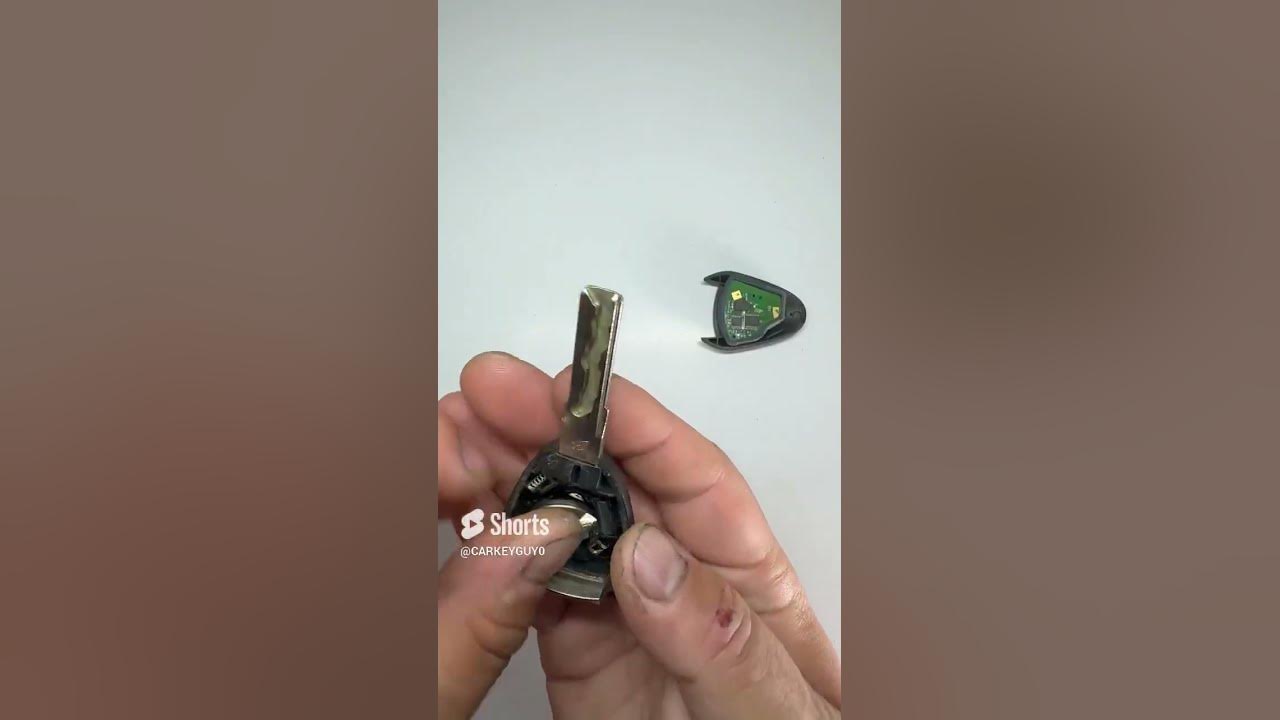 HOW TO CHANGE PORSCHE KEY BATTERY - YouTube
