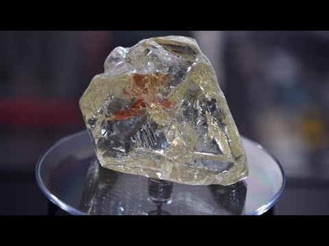 Video: Een van de grootste diamanten verkocht op een veiling