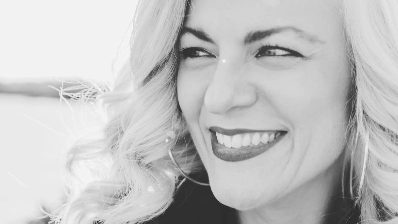 "Thankful" Lyric Video - Delnora